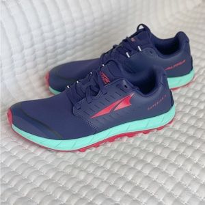 Altra Superior 5 Trail Shoes • Women’s Size 8.5 • NWOT
